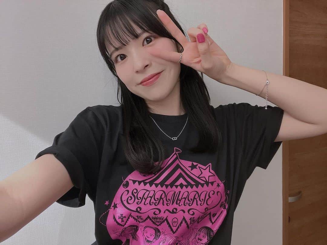 松崎博香のインスタグラム：「5月こそは自撮り習慣つけるぞ🫨 応援しててね🫶🏻 　 明日から暑くなるかな？！ 夏かな？！🫠☀️ 　 Tシャツお揃いで着れそうかな？🥺🩷 　 #STARMARIE #スタマリ #instagood #instagram #instalike #instadaily #selfie #me #like #셀카 #셀피 #맞팔 #좋아요 #좋아 #맞좋」