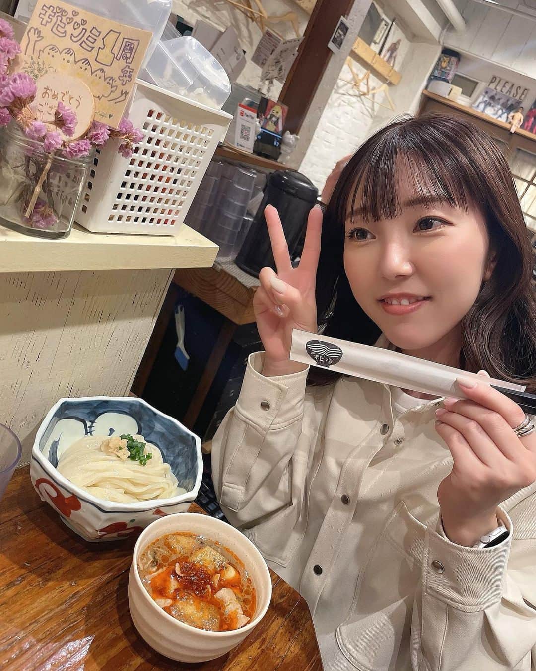 木下望のインスタグラム：「・ ・ 友達が連れて行ってくれたお店🫶つるつるで美味しかった🥰 店員さんほんっとに優しくて幸せになりました🥰！！  久しぶりの #のんちゃんうどん 🫶 お酒もたくさんあったよ🍶パパが好きそうなお店だった👨！！」