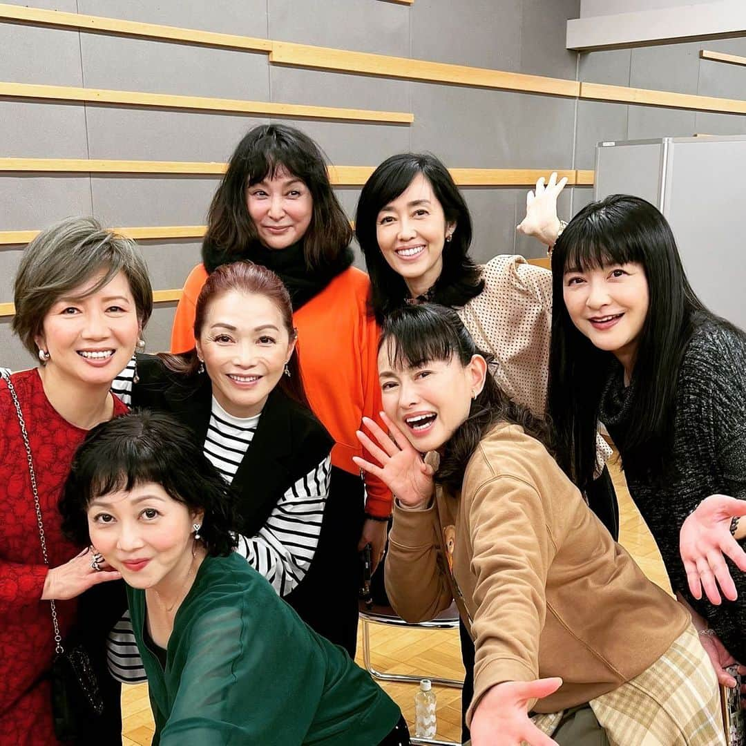 田中美奈子さんのインスタグラム写真 - (田中美奈子Instagram)「合唱バトル❣️ アルトチームのメンバー🥳🥳🥳 #早見優 さん#伊藤かずえ ちゃん#国生さゆり ちゃん#浅香唯 ちゃん#渡辺めぐみ さん#桑田靖子 ちゃん#合唱 #合唱練習 #合唱バトル #フジテレビ #今月放送されます🙆 #80s #80年代 #80年代アイドル #８０年代 #80年代ポップス #昭和アイドル #昭和歌謡 #昭和ポップス #元アイドル #アイドル集合写真 #アルトチーム頑張ろう #私達最強 #japaneseartist #japangirl」5月2日 20時39分 - tanakaminako0912