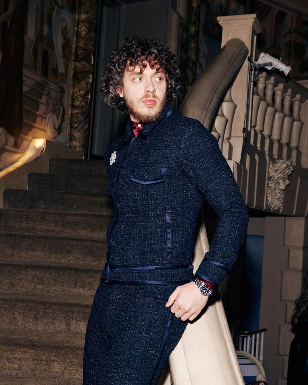 Tommy Hilfigerさんのインスタグラム写真 - (Tommy HilfigerInstagram)「#JackHarlow arrives at this year’s Met Gala wearing a custom trucker jacket and jeans fit – a look that merges Karl’s signature detailing with Tommy’s iconic red, white, and blue. #MetGala  Photo production @F2MAX Creative director @maximsap Photos by @stepanfilenko」5月2日 20時51分 - tommyhilfiger