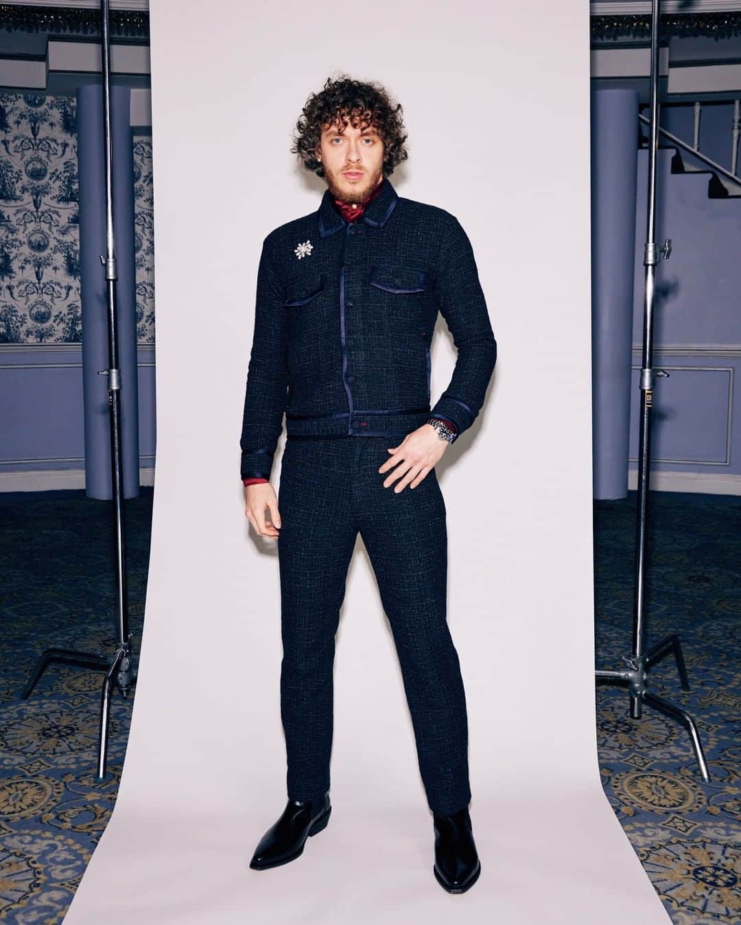 Tommy Hilfigerさんのインスタグラム写真 - (Tommy HilfigerInstagram)「#JackHarlow arrives at this year’s Met Gala wearing a custom trucker jacket and jeans fit – a look that merges Karl’s signature detailing with Tommy’s iconic red, white, and blue. #MetGala  Photo production @F2MAX Creative director @maximsap Photos by @stepanfilenko」5月2日 20時51分 - tommyhilfiger