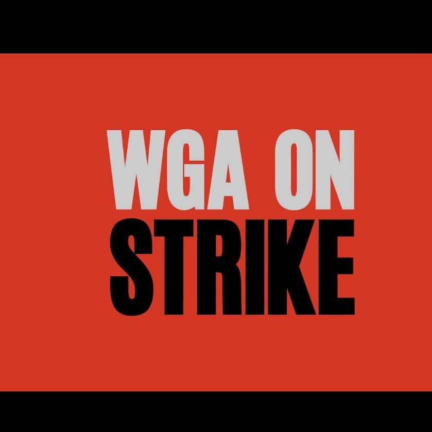クレア・コフィーのインスタグラム：「I stand with the #WGA.」