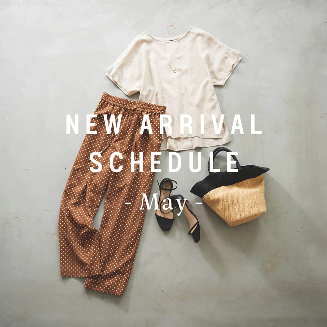 le. coeur blancのインスタグラム：「🗓  NEW ARRIVAL SCHEDULE - May - ⁡ 5月上旬に店頭入荷予定のアイテムまとめ ▶︎アイテムの詳細は画像タップでチェック！ ⁡ ⁡ _________________________ ⁡ < 𝗲𝘃𝗲𝗻𝘁 > ⁡ 【 GWキャンペーン 】 GWの期間中は公式アプリのデイリーポイントが大幅UP！ 4/29(土)〜5/7(日)の毎日取得で合計1,000ptをGETできます◎   ポイント有効期限 : 取得後〜5/7(日)23:59まで！ 毎日のポイント取得をお忘れなく♪ ⁡ ⁡ ▼ オンラインストア限定！ 5/7(日)23:59まで ⁡ 【 GWタイムセール開催中 】 人気アイテムがスペシャルプライスに✨ ⁡ 【全品送料無料キャンペーン】 オンラインストアでは、 通常¥7,500以上ご購入で送料無料のところ、 期間中は全品送料無料！ ⁡ ⁡ ⁡ < 𝗶𝗻𝘀𝘁𝗮 𝗹𝗶𝘃𝗲 𝘀𝗰𝗵𝗲𝗱𝘂𝗹𝗲 > 5/3(水)、5/11(木)、5/16(火)、5/24(水)、6/2(金) ⁡ ※日時は変更になる場合もございます。 　詳しくは前日のストーリーズでお知らせします。 ⁡ ⁡ ⁡  #lecoeurblanc #ルクールブラン #spring #summer #le_23ss #le_web #5月入荷アイテム  #ブラウス #パンツ」