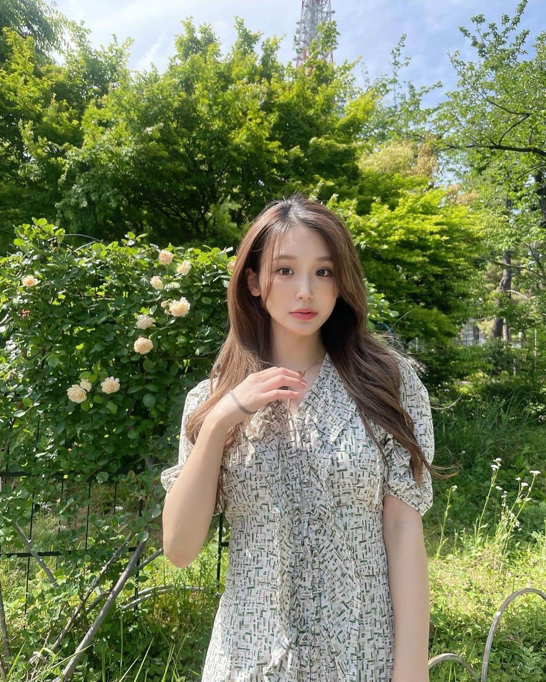 那月結衣さんのインスタグラム写真 - (那月結衣Instagram)「💚🍃  #東京タワー #公園 #ワンピース #スナイデル #緑  #tokyotower #park #onepiece #snidel #japan #green」5月2日 21時06分 - natsukiyui_0114