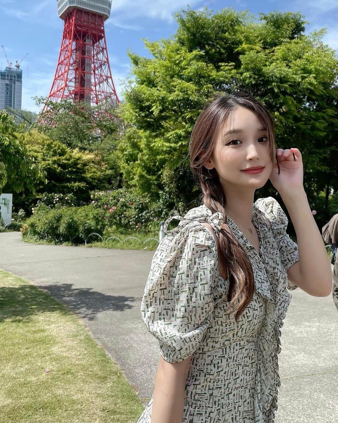 那月結衣さんのインスタグラム写真 - (那月結衣Instagram)「💚🍃  #東京タワー #公園 #ワンピース #スナイデル #緑  #tokyotower #park #onepiece #snidel #japan #green」5月2日 21時06分 - natsukiyui_0114
