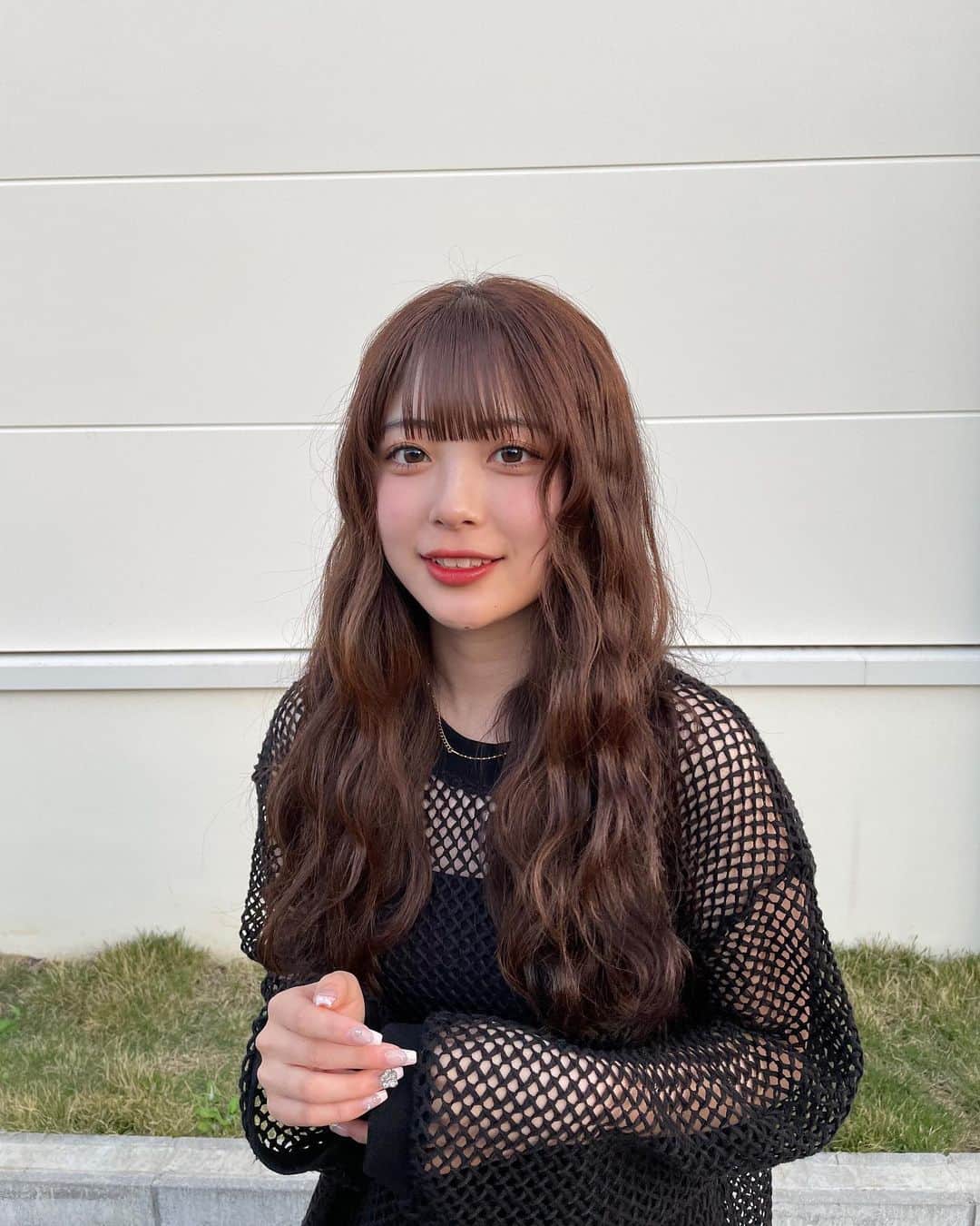 内山優花さんのインスタグラム写真 - (内山優花Instagram)「．  ワッフルヘアーっていうらしい🐩 ふわふわな髪の毛の日でしたっ。  みんなのゴールデンウィークの予定は〜？」5月2日 21時06分 - yuka3l7