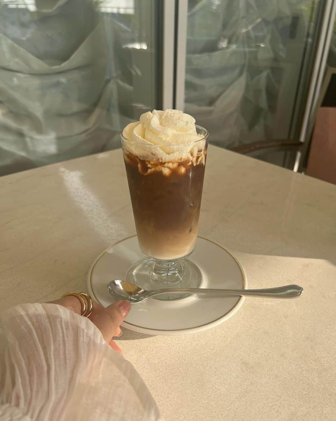 山田菜々のインスタグラム：「たまにはおしゃれに見えたもん載せとこ...☕️♡」