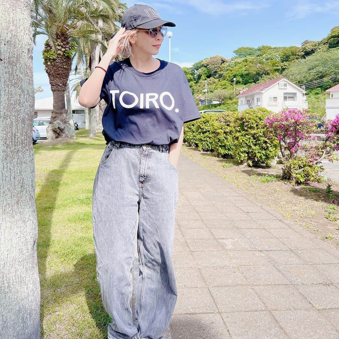 西山美希子のインスタグラム：「毎日トイロT！在庫まだ少し残ってるよ💚　@toiro__toiro  #TOIRO #TOIRO.」