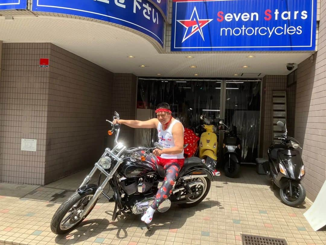 チェリー吉武のインスタグラム：「I became an image character for an advertisement shoot for a motorcycle shop (Seven Stars motorcycles)  cherry go 🍒  バイク買うときは神奈川県都筑区にあるセブンスターモーターサイクルさんへ バイクにはあまり縁がありませんが宣伝部長やってます。ぜひともチェリーゴー🍒」