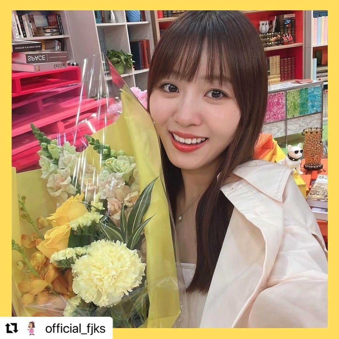 沖玲萌さんのインスタグラム写真 - (沖玲萌Instagram)「#Repost @official_fjks with @use.repost ・・・ ［ by #沖玲萌 ］  れもにです🍋  #オールナイトフジコ第3回ありがとうございました！！  今回はなんと誕生日当日に放送があり、ありがたいことに番組内で祝っていただきました💐✨️  素敵な思い出をありがとうございます🫶  20歳も自分らしく頑張っていきますので応援よろしくお願いします！！  #オールナイトフジコ #フジコーズ #フジテレビ #毎週金曜日 #深夜生放送 #女子大生」5月2日 21時18分 - remoni_oki