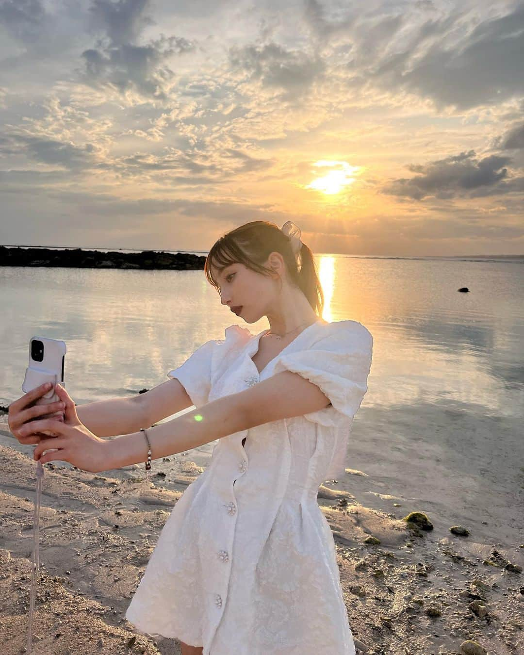 神谷侑理愛さんのインスタグラム写真 - (神谷侑理愛Instagram)「🌴🌺 ⁡ ⁡ ⁡ ⁡ #沖縄 #夕日 #海」5月2日 21時20分 - yuria_kamiya