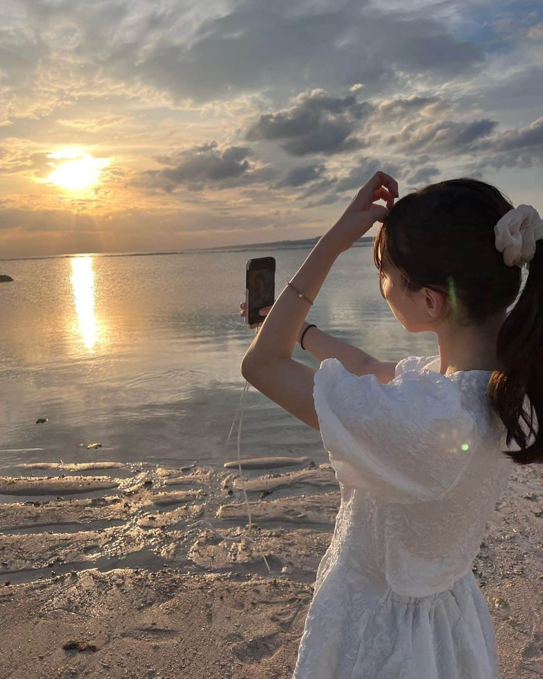 神谷侑理愛さんのインスタグラム写真 - (神谷侑理愛Instagram)「🌴🌺 ⁡ ⁡ ⁡ ⁡ #沖縄 #夕日 #海」5月2日 21時20分 - yuria_kamiya