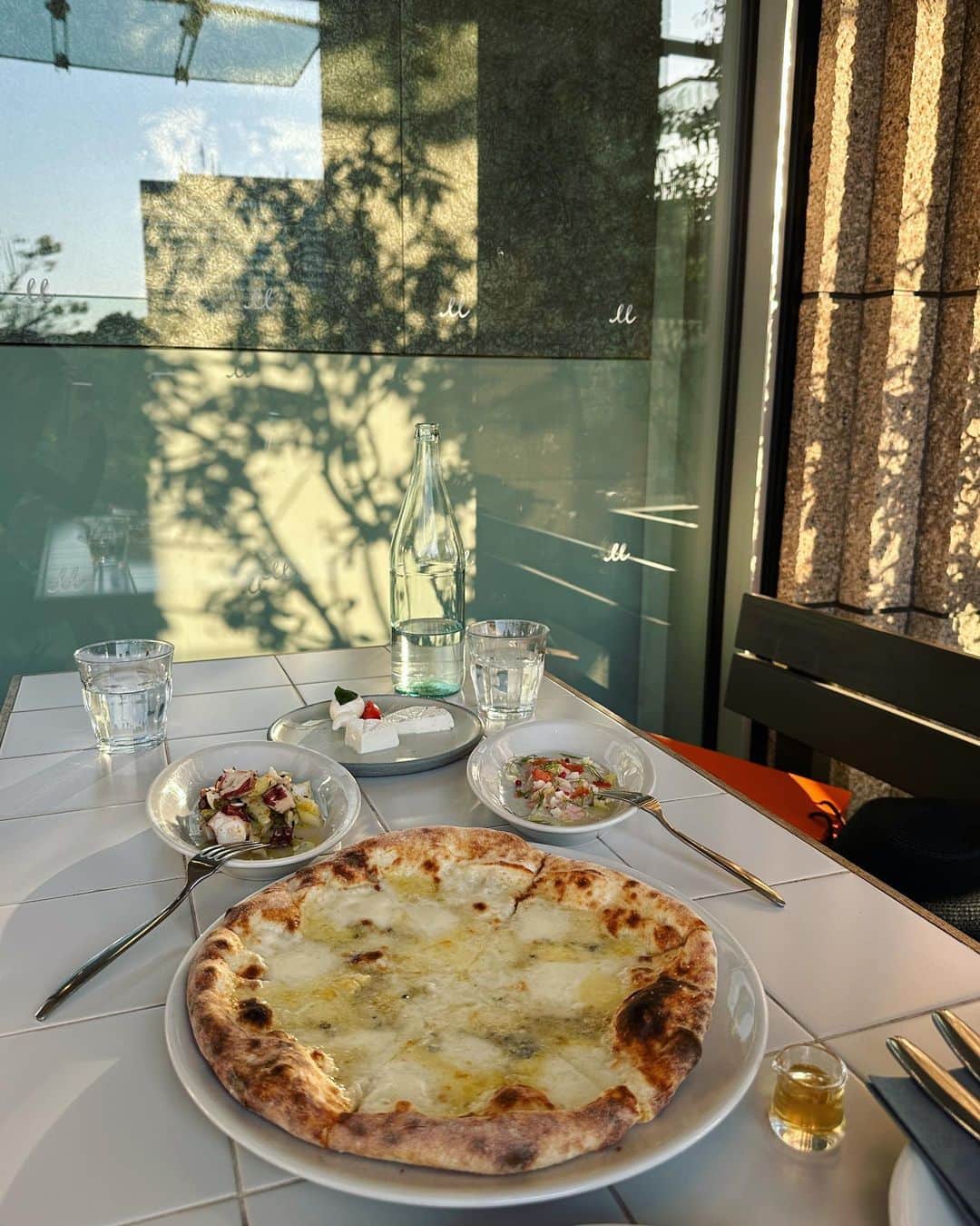 渡辺イリーナさんのインスタグラム写真 - (渡辺イリーナInstagram)「@good.cheese.good.pizza 最高に凄く美味しかった🥹❤️そして、テラス席のこの日差しがまたたまらない！」5月2日 21時24分 - watanabe_iryna_