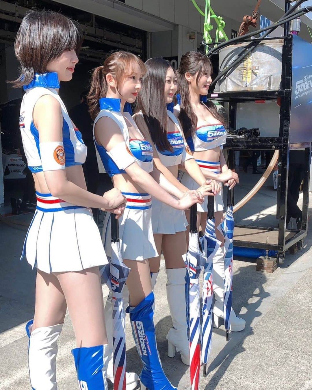 高垣かれんのインスタグラム：「・ お知らせ〜✨ 5月21日（日） 「Team5ZIGEN 9560Girls東京撮影会」があります！！ 個撮と団体撮影になります☺️ 予約開始してます♪  ぜひぜひ会いにきてほしいです！ . . #team5zigen9560girl #cafe9560  #被写体モデル  #モデル #レースクイーン  #japanesegirl #japanesemodel #时装 #오오티디 #대일리룩 #얼짱 #셀피 #漂亮」