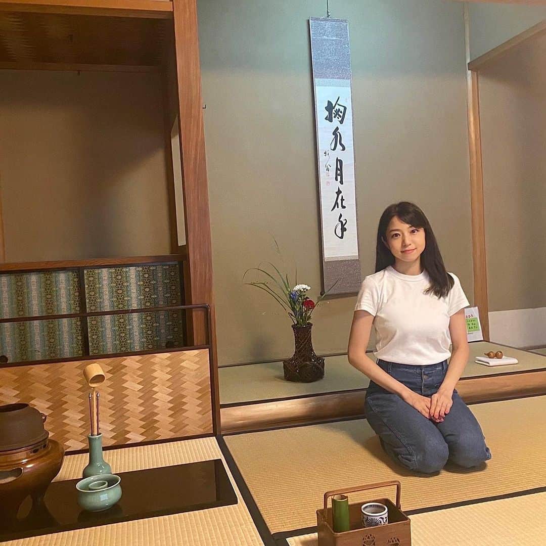 のインスタグラム：「地元で初めて  京都・宇治市「対鳳庵」にてお点前体験  けっこうなお点前で🍵  ひとりで地元ぶらりした思い出を #京の小話 として綴っていきます☺️🍃  よろしゅうおたの申します〜」