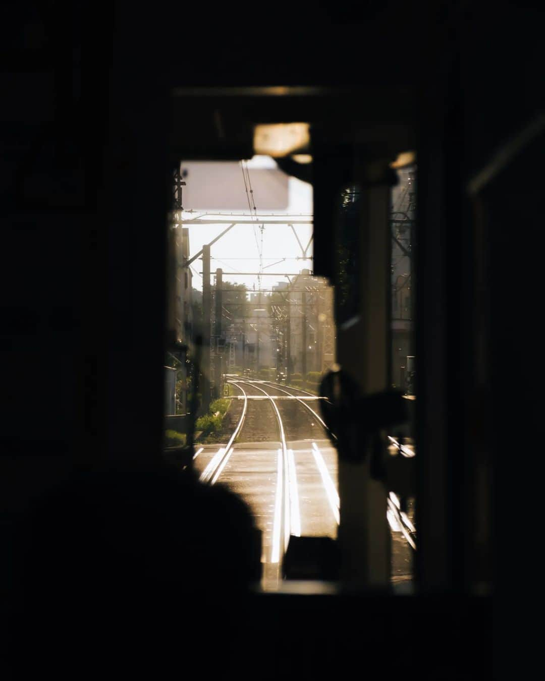 Takashi Yasuiさんのインスタグラム写真 - (Takashi YasuiInstagram)「車窓  #TakashiYasui #SPiCollective #filmic_streets #ASPfeatures #photocinematica #STREETGRAMMERS #street_storytelling #bcncollective #ifyouleave #sublimestreet #streetfinder #timeless_streets #MadeWithLightroom #worldviewmag #hellofrom #mediciism #reco_ig」5月2日 21時29分 - _tuck4