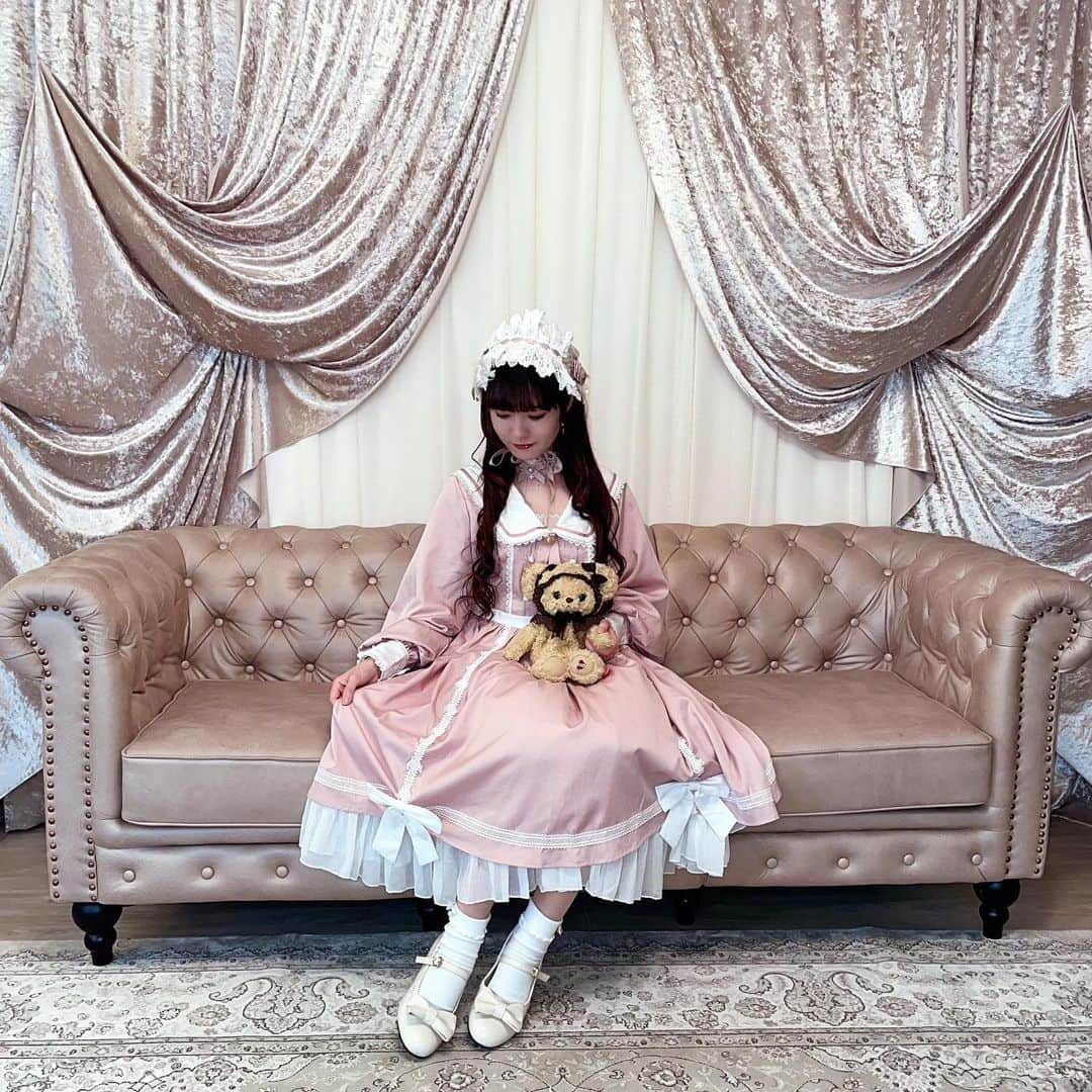 永井杏樹のインスタグラム：「  🧸💕  #ロリータ #ロリータファッション  #甘ロリ #lolita #lolitafashion #kawaii #kawaiifashion #girl #idol #アイドル #うさ耳 #セーラー #セーラーワンピース #ピンク #ピンクコーデ #babythestarsshinebright #ベイビーザスターズシャインブライト #alice_doll_21 #くまくみゃ」