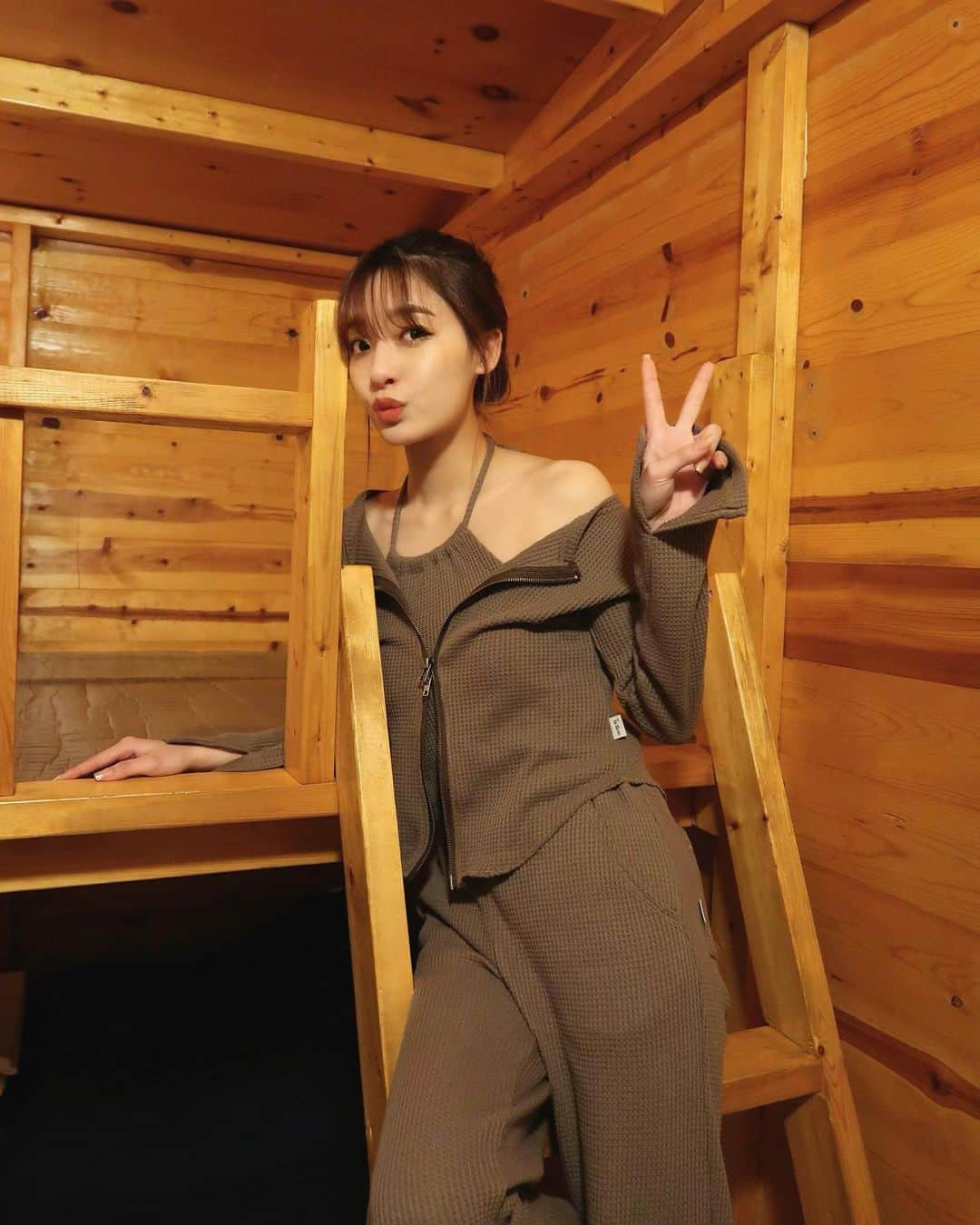 大和屋穂香（ほのちぃ）さんのインスタグラム写真 - (大和屋穂香（ほのちぃ）Instagram)「大好きな地元のお友達と⛺️🍻🍳 👕 @tothesea_hawaii」5月2日 21時48分 - honochii0919