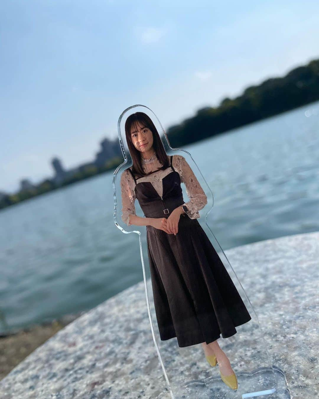 坂口理子さんのインスタグラム写真 - (坂口理子Instagram)「オフィシャルファンクラブRicolandで販売中の 第一弾のグッズの中のひとつ "アクリルスタンド"を大濠公園に持って行ってみました😌笑  スタ○の店員さんにもなれます🗽🥤  ライアンも一緒に🐶  #大濠公演 #アクリルスタンド #アクスタ」5月2日 21時53分 - ricopi__hkt48