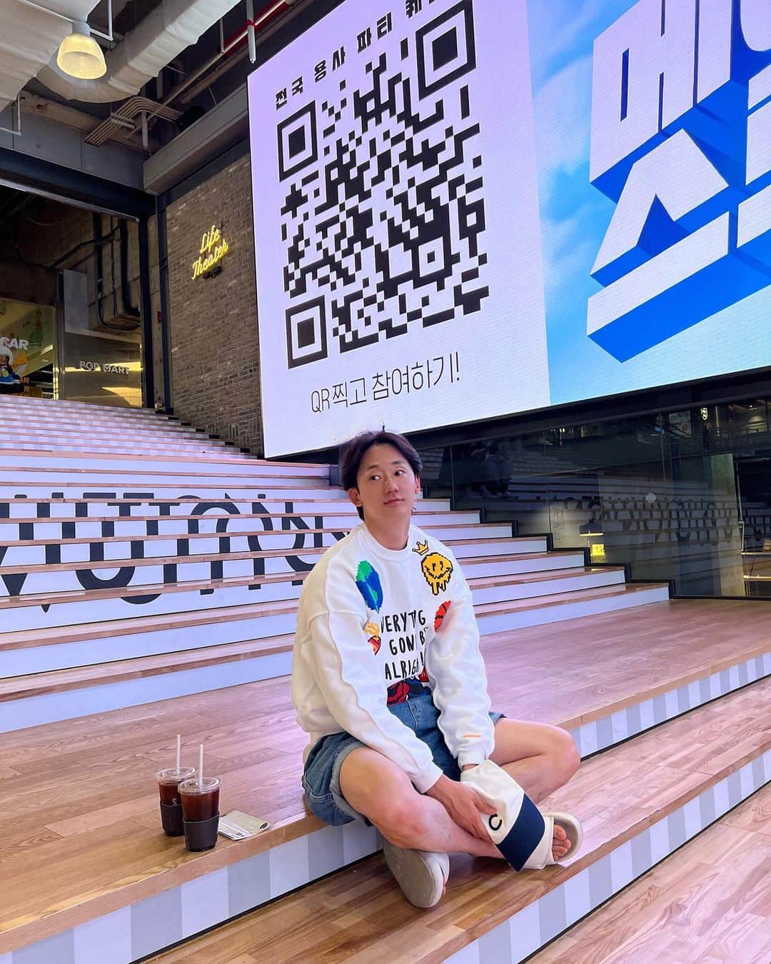 チェテファンのインスタグラム：「🙂」