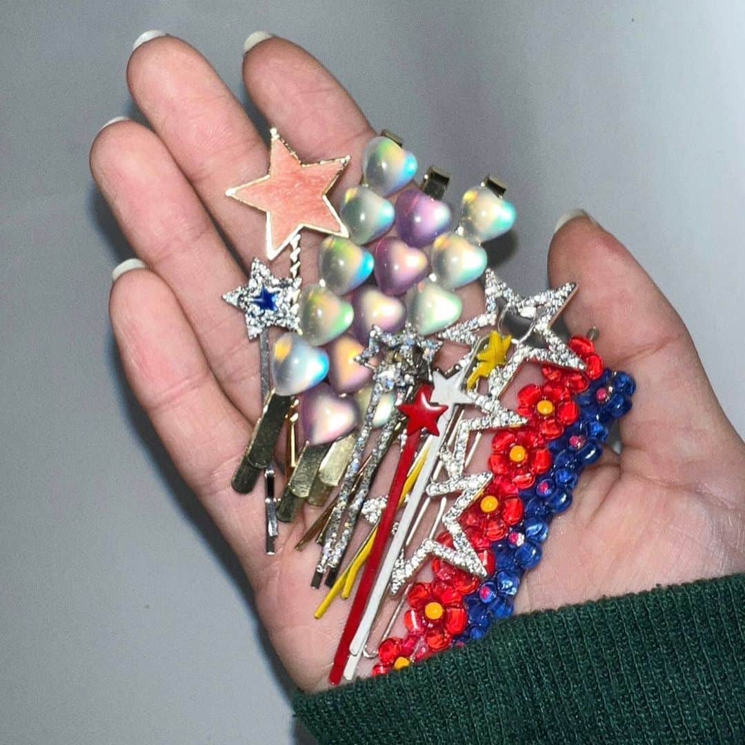 伊勢鈴蘭のインスタグラム：「💖✨💎 この衣装に合うと思って前日に急いで買いに行った髪飾りちゃんズ。」