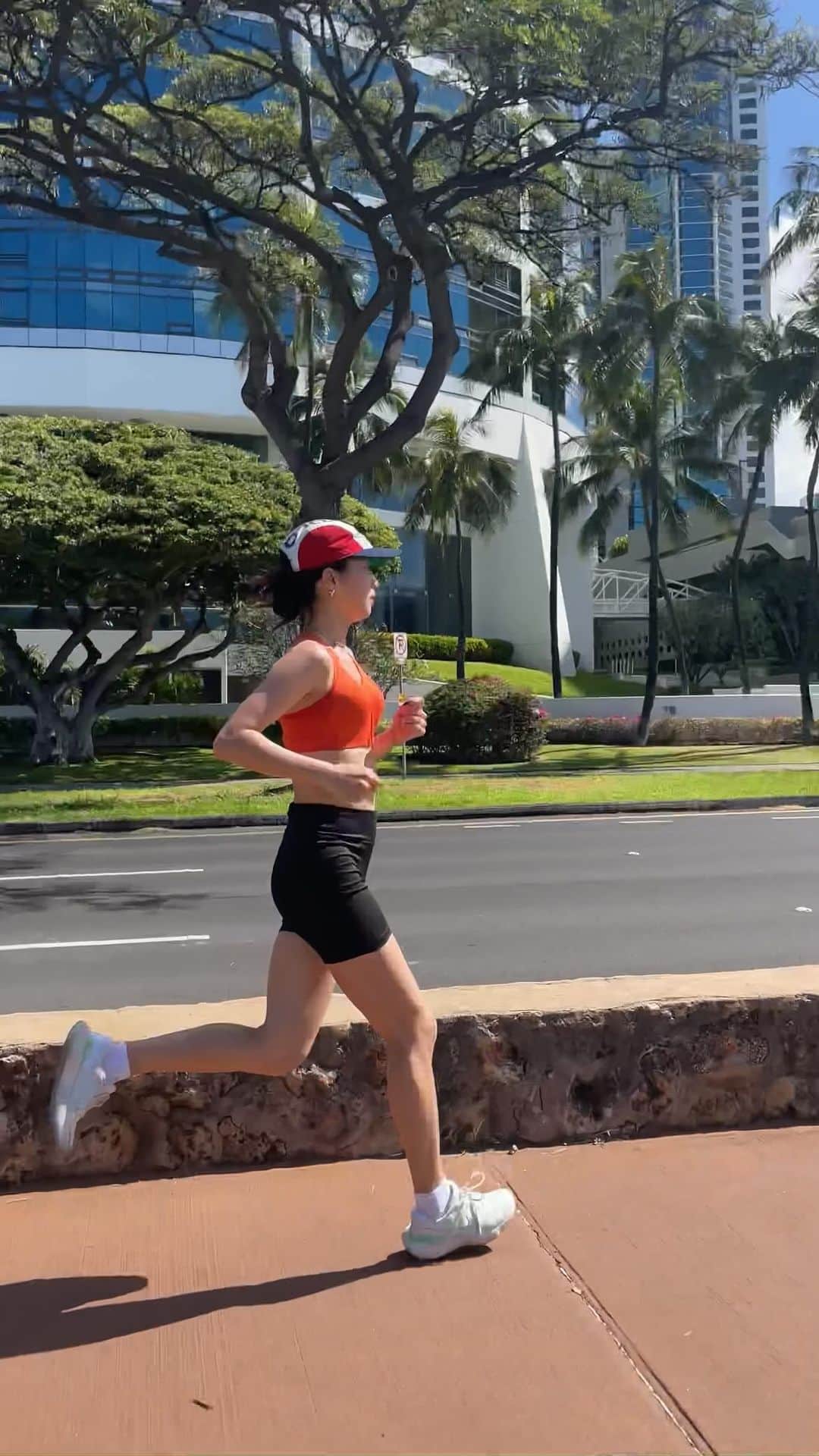 福内櫻子のインスタグラム：「毎日がハワイだと思って走るときっと気分が良い💫」
