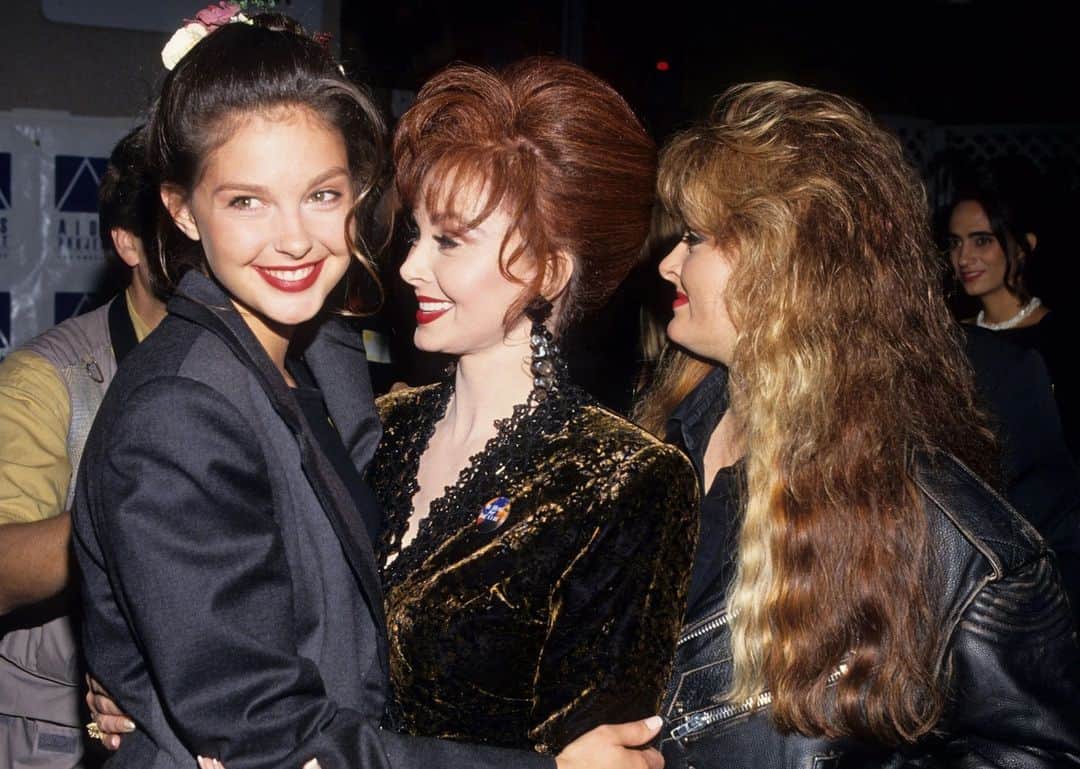 TIME Magazineのインスタグラム：「@ashley_judd’s mother died by suicide one year ago.   In an essay for TIME, she honors her year of grief and learning without her mom:  Earlier this month, I walked through my first birthday without her, a rite of passage everyone experiences with the death of their parents. At the shop where Mom and I always selected our cards, I read the “To Daughter” birthday cards and imagined which one Mom would have given me: she always chose the gooiest and most expressive, underlined the parts she thought most meaningful, and of course, wrote by hand her own message addressed to “Sweetpea.” I felt her love as I read the card I imagined she would have picked. A beautiful ouch. And I remembered how every year on my special day, Mama would recount giving birth to me, sharing with the sweetest smile how she felt when she held me for the first time, what I smelled like, and what an easy baby I was.  Read the Judd's essay in full at the link in our bio.  Photograph by Kevin Mazur—WireImage/Getty Images」