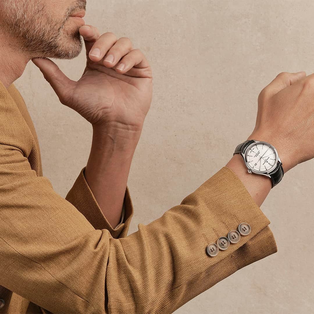 ボーンメルシーのインスタグラム：「Cilfton Baumatic 10518, timeless elegance at its finest. -- Clifton 10518 40mm, Baumatic Manufacture movement, 5 days Power Reserve, COSC Chronometric precision, Amagnetic 1500 Gauss. -- #BaumeetMercier  #Riviera  #Since73  #ShapingTime  #Watches #Watch #SwissMade #WatchOfTheDay #WatchesOfInstagram #WatchLover #WatchAddict #Horology #WatchCollector #DailyWatch #InstaWatch #WatchMaking」