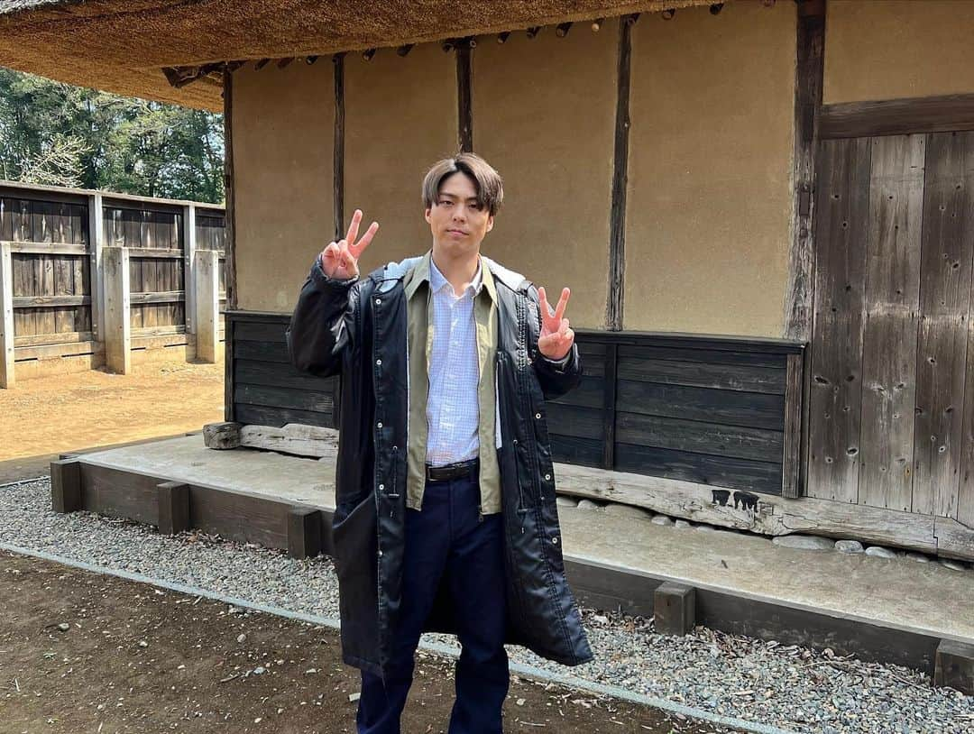 小野塚勇人さんのインスタグラム写真 - (小野塚勇人Instagram)「出演します！  グランマの憂鬱 第5話 5/6(土)23:40〜  都会から移住してきた慎吾・好美夫婦のオフショット☺ 娘・愛魅と生まれて間もない息子がいる迫田夫婦です💨  #土ドラ #グランマの憂鬱  #小野塚勇人 #劇団EXILE」5月2日 22時06分 - hayato_onozuka_official