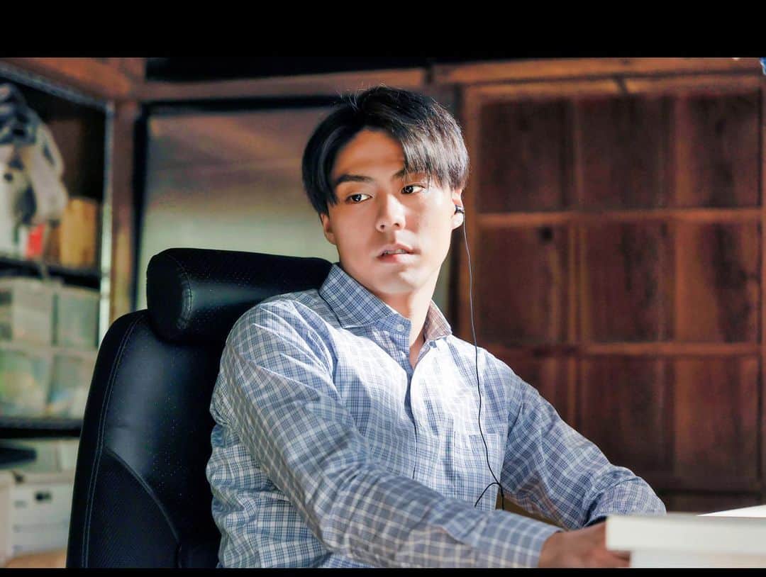 小野塚勇人のインスタグラム：「出演します！  グランマの憂鬱 第5話 5/6(土)23:40〜  都会から移住してきた慎吾・好美夫婦のオフショット☺ 娘・愛魅と生まれて間もない息子がいる迫田夫婦です💨  #土ドラ #グランマの憂鬱  #小野塚勇人 #劇団EXILE」