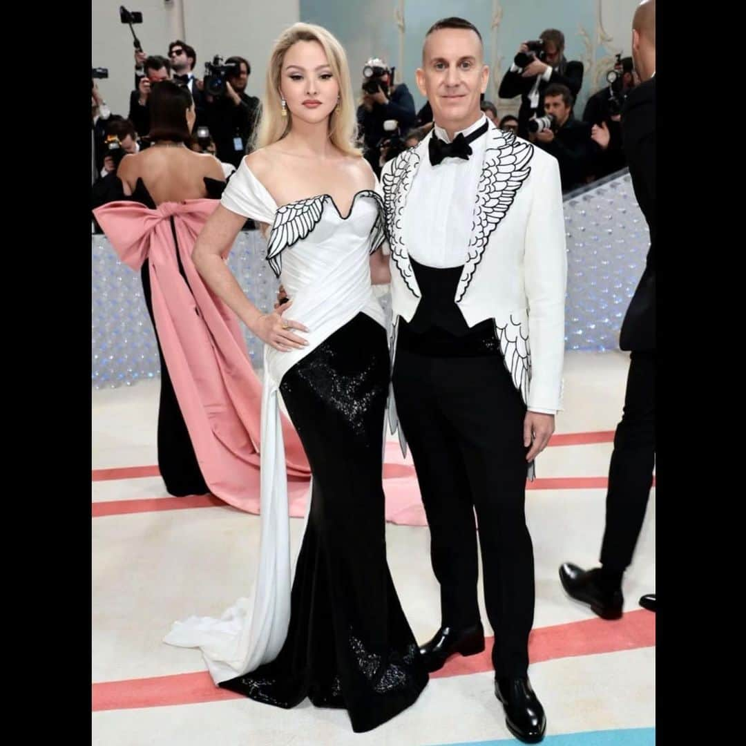 ジェレミー・スコットのインスタグラム：「M E T G A L A  WITH MY FRIEND, MY MUSE, MY LOVE @devonaoki WEARING JEREMY SCOTT COUTURE OF COURSE ! 🕊️」