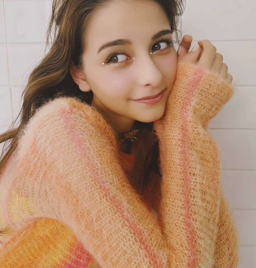 嵐莉菜のインスタグラム：「今日は18歳最後の日🧡 本当に充実した1年でした！🫶 ありがとうさようなら18🥹  Today's my last day as a 18 years old🧡 It's been such a wonderful year to me🫶 Thanks,and goodbye 18🥹」