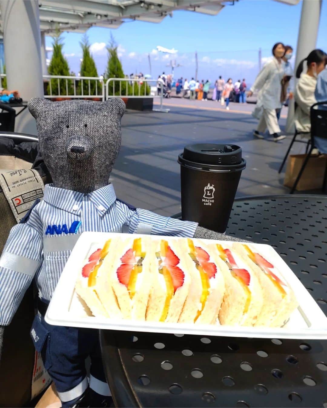 All Nippon Airwaysさんのインスタグラム写真 - (All Nippon AirwaysInstagram)「Having the bear-y best breakfast with some bear-y best friends! What adventures will they have next?  Photo by 📷: @fukueri007  #Regram #FlyANA #AllNipponAirways」5月2日 22時30分 - allnipponairways
