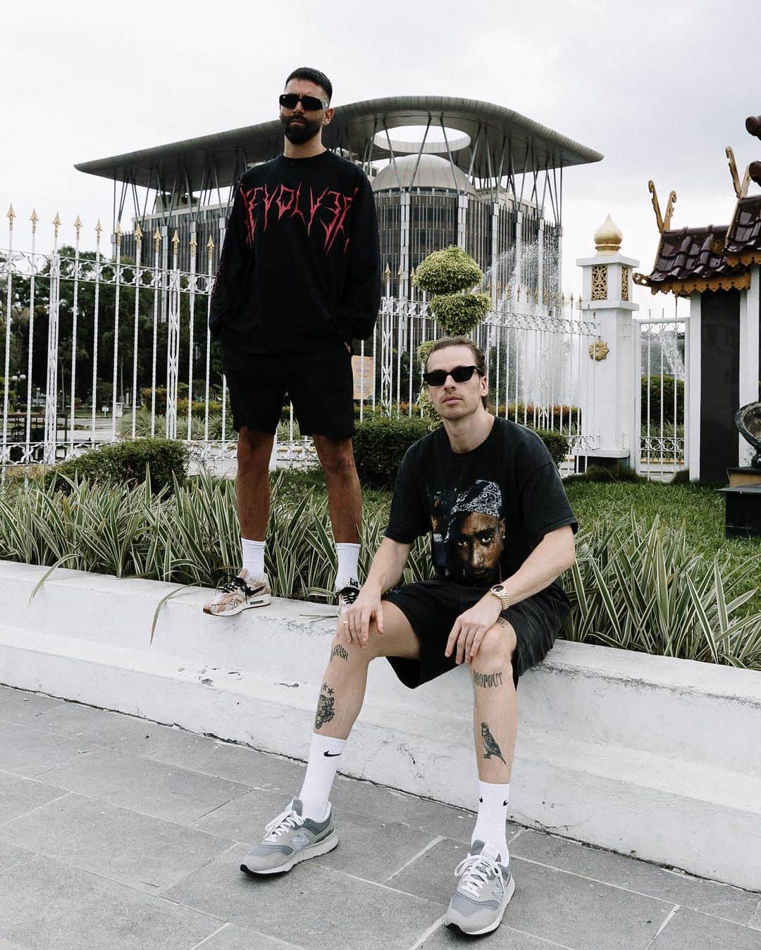 Yellow M.F. Clawのインスタグラム：「PEKANBARU! THIS WHOLE BIG INDO TOUR IS AS MUCH ABOUT EATING EVERYWHERE AS IT IS ABOUT PLAYING EVERYWHERE. 🫠」