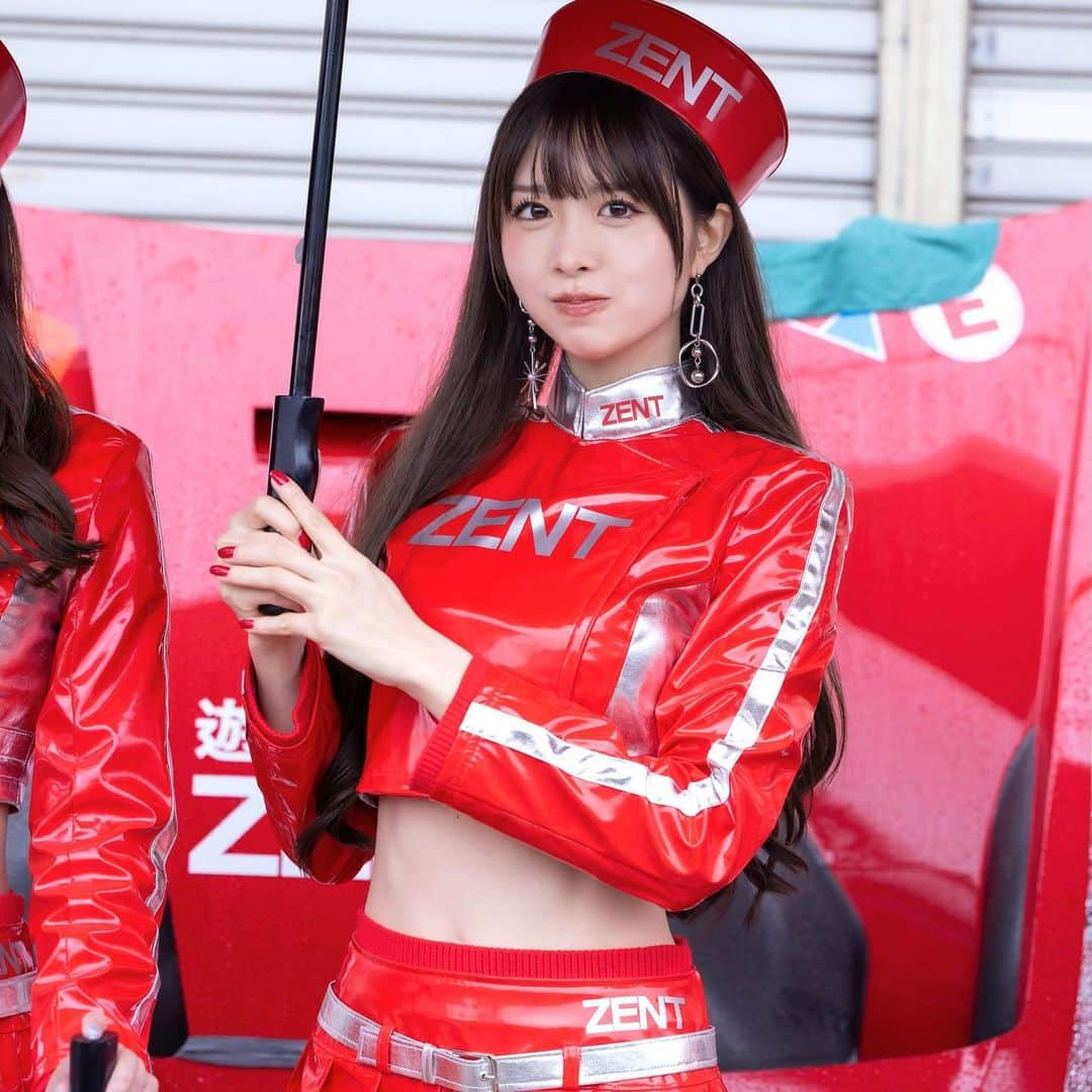 松田蘭のインスタグラム：「明日からSUPER GT Rd.2 @富士スピードウェイですね❤️✨  富士は天気も晴れ予報ですし チームの得意とするコースです🏁  前回岡山国際サーキットでは 14位→5位だったのでこのままの勢いで 明日の予選も上位に行けますように🔥  TGR TEAM ZENT CERUMO(@cerumo_official ) 38号車の応援よろしくお願いします❤️✨  #SUPERGT #ZENT #TGRTEAMZENTCERUMO #ZENTCERUMO #grsupra  #株式会社ZENT 様 #racerumo #CERUMO #富士 #富士スピードウェイ #ZENTsweeties2023 #ZENTsweeties #コスチューム #プリーツスカート #ブーツ #レースクイーン #japanese  #japanesegirl  #fyp  #follow  #model  #racequeen  #RQ #松田蘭」