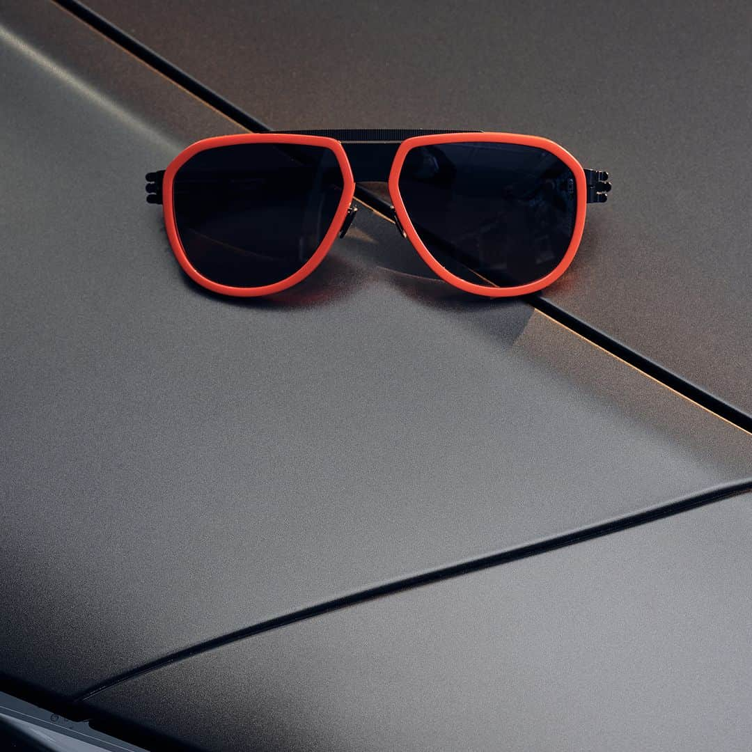 アイシー ベルリンのインスタグラム：「The AMG 10 glasses have a slightly larger design and perfectly complement the AMG range. With their bold, sporty shape and high-quality craftsmanship, they give every type a unique look.  @mercedesbenz  @mercedesamg   #icberlin #eyewear #madeingermany #mercedesbenz #mercedesbenzamg #icberlinofficial #optical #glasses #glassesfashion #berlin」