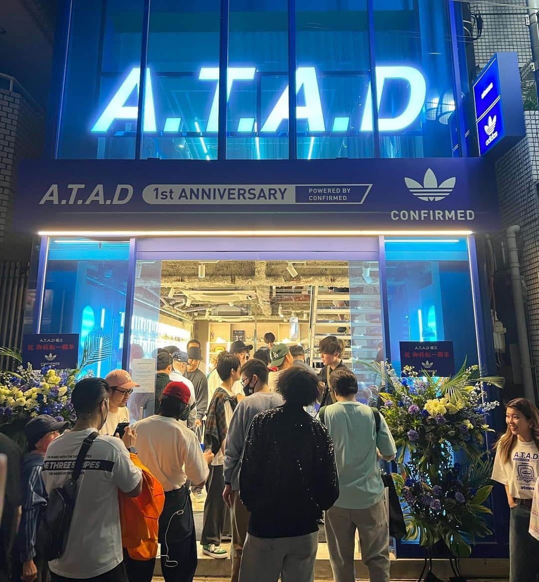 小島奉文のインスタグラム：「. @a.t.a.d_tokyo 移転1周年記念㊗️ 本日はadidasさんサポートの元、atmos LOCAL EDUCATION POWERED BY adidas CONFIRMED APP  を開催。 adidasラバーの皆様、ご来場ありがとうございました。 また企画致します！ . @adidastokyo  @adidasoriginals  @atmos_japan  @shigeyuki_kunii  @rgrazorramon  @yoppi_atmos  . #adidas #adidastokyo #adidasoriginals #atad #atadtokyo #adidasatmos #atmos #adidasadimatic #adimatic」