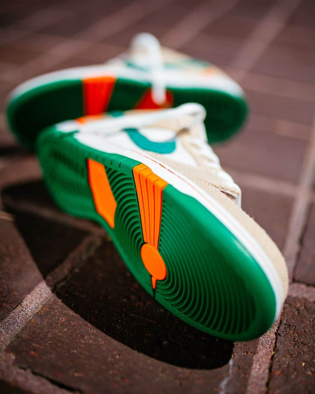 Nike Skateboardingさんのインスタグラム写真 - (Nike SkateboardingInstagram)「@jarritos weaves its rich history and signature colors into the SB Dunk Low.⁠ ⁠ Inspired by the original canvas bags used to harvest fruits that drive the brand’s unique flavors, the SB Dunk Low by Jarritos pays homage to culture, tradition, and craft with custom insole art, bold colors, and materials.⁠ ⁠ Releasing May 6 in select skate shops and May 10 in SNKRS, learn more, find a shop near you, and get notified in SNKRS through the 🔗 in our bio.⁠ ⁠ 📸 @oliverbarton⁠」5月2日 22時46分 - nikesb