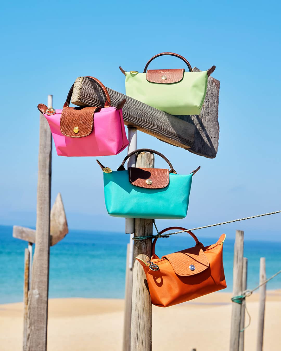 Longchampさんのインスタグラム写真 - (LongchampInstagram)「Pack all your beach essentials in one of these showy Le Pliage Original bags – orange, green, pink or blue, these playful colors say it all – what is  your it-bag for this summer? _________________________________________  Idéal pour vos essentiels de plage, le sac Le Pliage Original se décline dans des tons qui vous en mettront plein la vue – lequel sera votre it-bag de l'été ?  #LePliage #LongchampSS23 • • • #Fashion #FashionLover #France #Longchamp #Fashionable #longchamp #bluesky #design #iconic #fashion #frenchbrand #beach #summer #landscape #colorful #aesthetic #canvas #glamping #nomadic #awaken #timeless #getaways #travel #nature #multicolored #holidays」5月2日 23時02分 - longchamp
