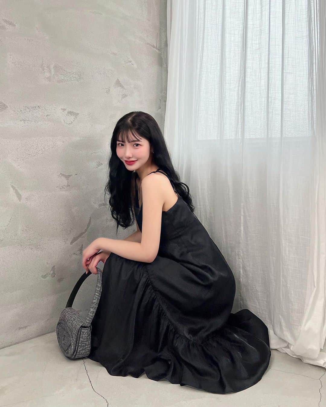 えみ姉のインスタグラム：「ㅤ いよいよ5/10 20:00〜 @olu.myself とのコラボアイテム発売だ〜ドキドキする♡ ㅤ YouTubeでのLOOK BOOK撮影してきたオフショ♡ ㅤ 私服と存分に組み合わせたから 動画も超可愛い仕上がりになった！最高 ㅤ 今回のコラボ服 まーじーでー主人公になれますから。 期待してて、激かわいいです。 ㅤ えみ姉が今年の夏、 みんなを輝かせるお手伝いさせてね🌻♡♡ ㅤ ㅤ」