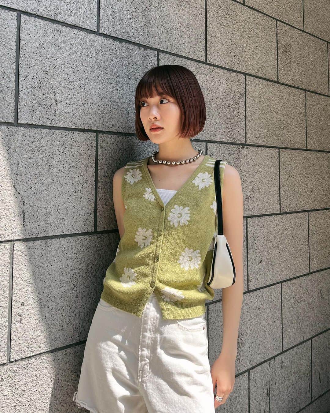 MOUSSY SNAPさんのインスタグラム写真 - (MOUSSY SNAPInstagram)「#MOUSSYSNAP @reina___4 158cm LAZONA KAWASAKI STAFF / ラゾーナ川崎店スタッフ  ・DAISY JACQUARD KNIT VEST(010GS270-0830) ・CUT OUT WIDE STRAIGHT(010GSS11-0320) ・BALL NECKLACE(010GSS50-1130) ・CANVAS STITCH HOBO BAG(010GSK51-0230) ・NARROW STRAP WEDGE SANDAL(010GSK52-0770) 全国のMOUSSY店舗／SHEL'TTER WEBSTORE／ZOZOTOWNにて発売中。  #MOUSSY #MOUSSYJEANS #デニムコーデ #デザインデニム #ジャガードニット #春コーデ」5月2日 22時55分 - moussysnap