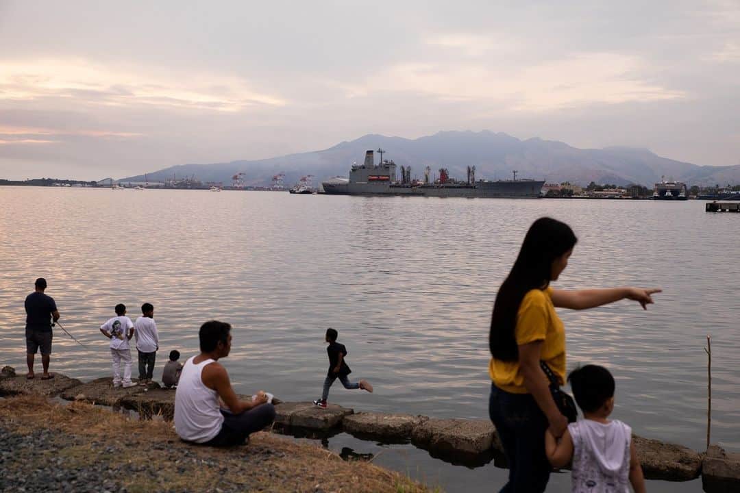 TIME Magazineのインスタグラム：「The children that the U.S. military left behind in the Philippines: Tens of thousands of Filipinos have been neglected since birth due to “dramatic exposure to racial prejudice, bias, and discrimination,” among other factors. Often referred to as Amerasians—people fathered and abandoned by American servicemen stationed overseas—they’re estimated to number in the hundreds of thousands when counting their children.  In 1992, then-President of the Philippines Fidel Ramos made note of these “throwaway children,” as he called the Amerasians. “The welfare of these young Filipino-Americans remains the joint responsibility of both countries,” Ramos said during a changing of the guard ceremony at Subic Bay, adding that he would “not allow them to end up in poverty.”  But in the end, no one took responsibility.  Read the full story at the link in bio.  Photographs by Geric Cruz (@gericcruz) for TIME」