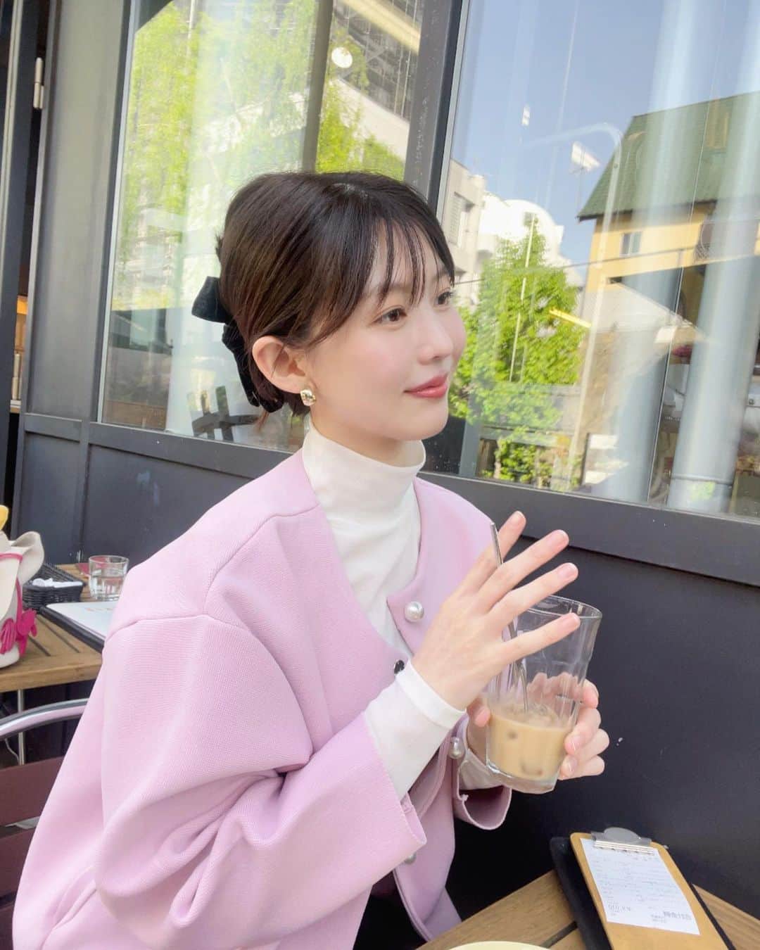 松田紗和のインスタグラム：「5月🌷 夏が近づくにつれワクワクが増してくるのは毎年の事🫶  #代官山ランチ#東京テラス#春コーデ#ピンクコーデ#happyday#love」