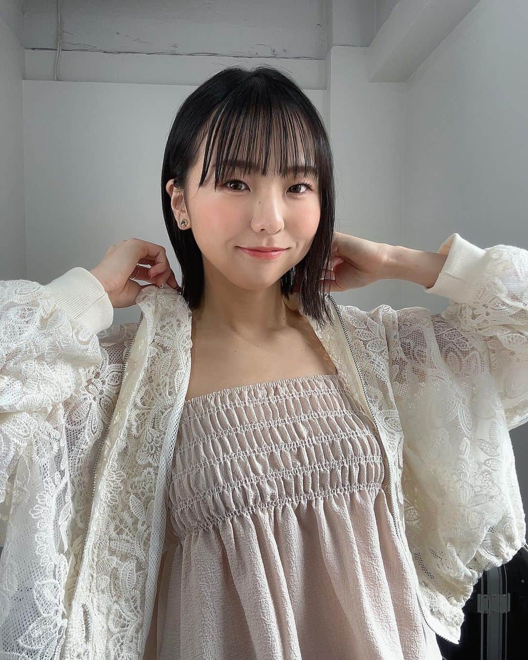 のインスタグラム：「******  「NovemBirth」 撮影行ってきました！  鍛治島買い漁ります🥰  ⭐︎アウター 花刺繍シアーブルゾン  かわちぃ  #花刺繍　#NovemBirth #アウター #春コーデ」