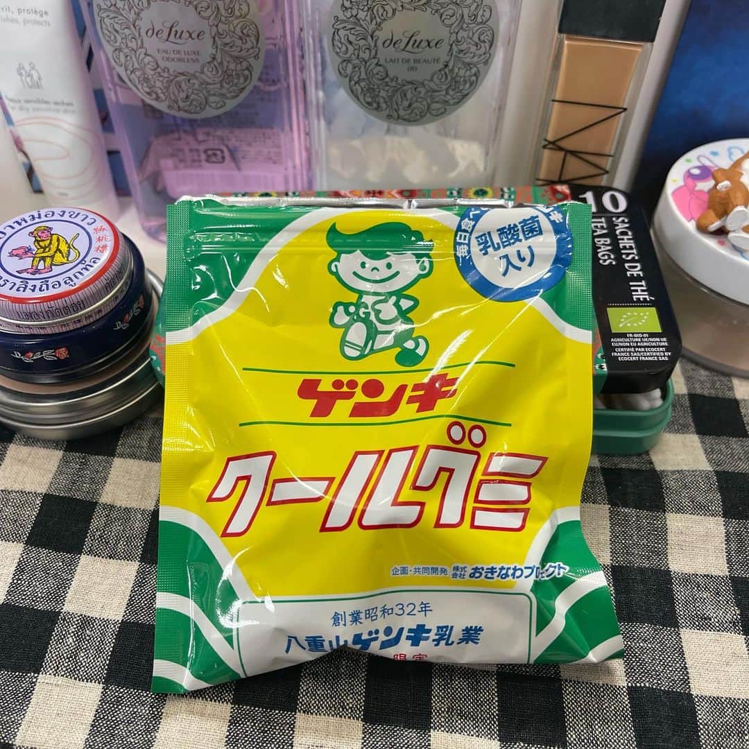 池田有希子のインスタグラム：「本日の『マチルダ』もありがとうございました！好評いただけて嬉しいです❤️🙏今日で大塚ちーちゃん木村達成くんとは東京共演ラスト（大阪ではまだある😍）、昆ちゃんとも共演ラスト（大阪でももうない😭）。しみじみ寂しいのをエネルギーに変え最後まで爆進追求します🔥おやつはゲンキ！ #ミュージカルマチルダ　#theaterlife #matildathemusical #theaterlife #ゲンキクールグミ」
