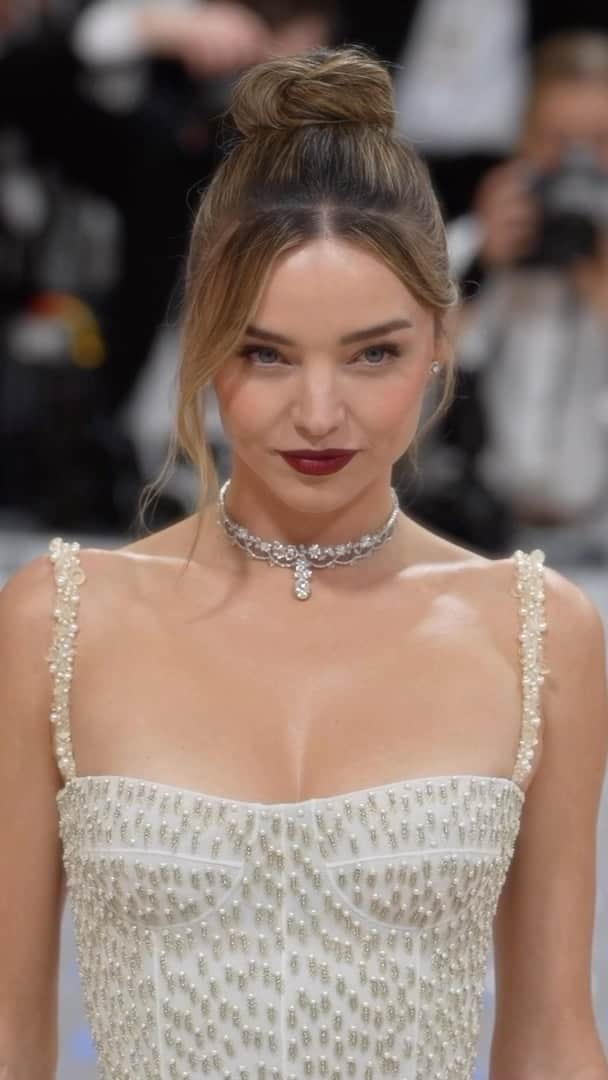 ミランダ・カーのインスタグラム：「(Re)live the magical moment when @MirandaKerr sparkled on the #MetGala 2023 carpet in a custom #DiorCouture jeweled bodice and skirt by @MariaGraziaChiuri for the @MetCostumeInstitute event. #StarsinDior」