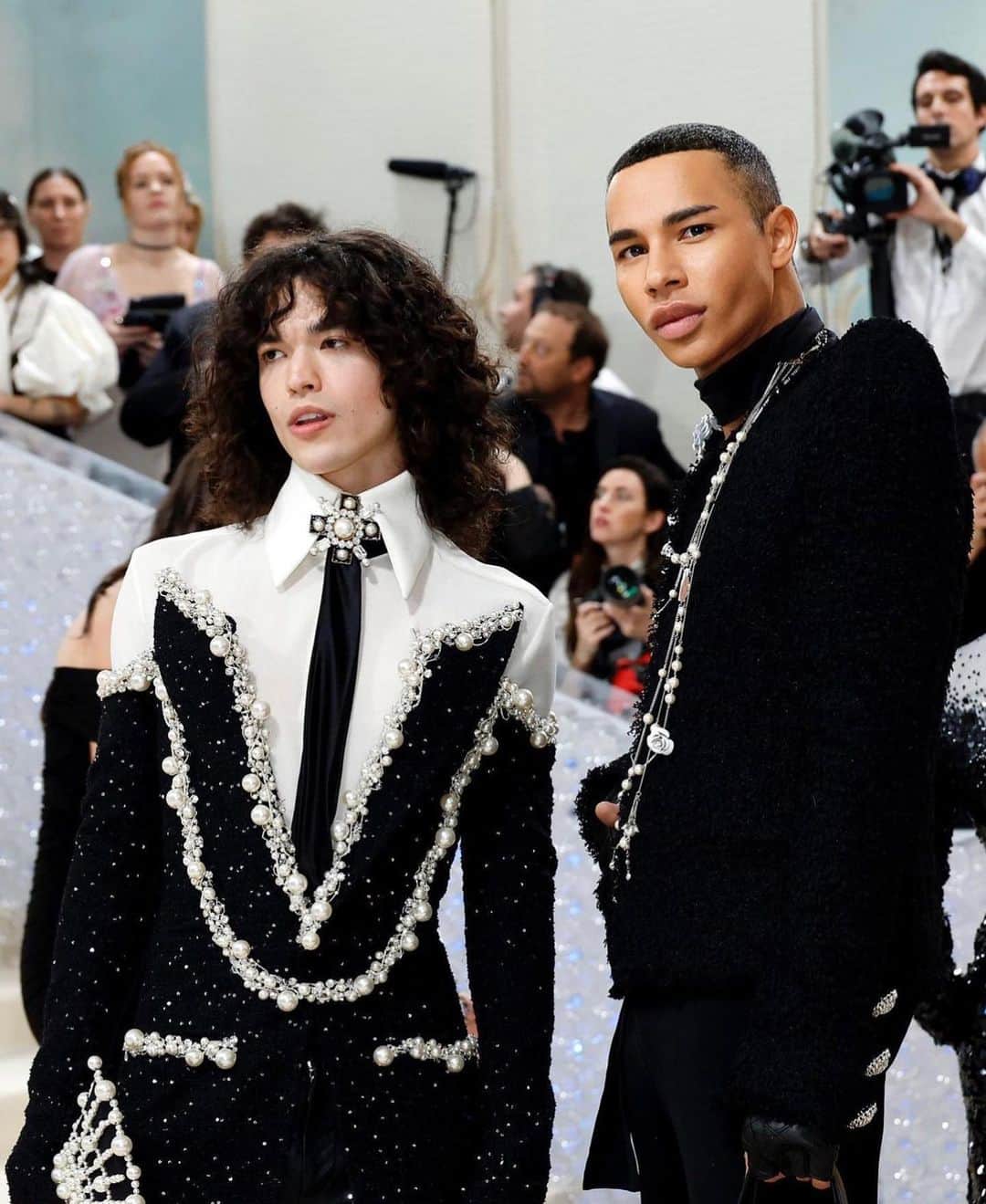 オリヴィエ・ルスタンのインスタグラム：「The Karl’s Boys with my Balmain Prince @conangray 🖤  It was such a wonderful evening with you , thank you for being the best Karl’s tribute and bringing his legacy with such elegance and beauty . #Metgala2023 #Karlstribute」