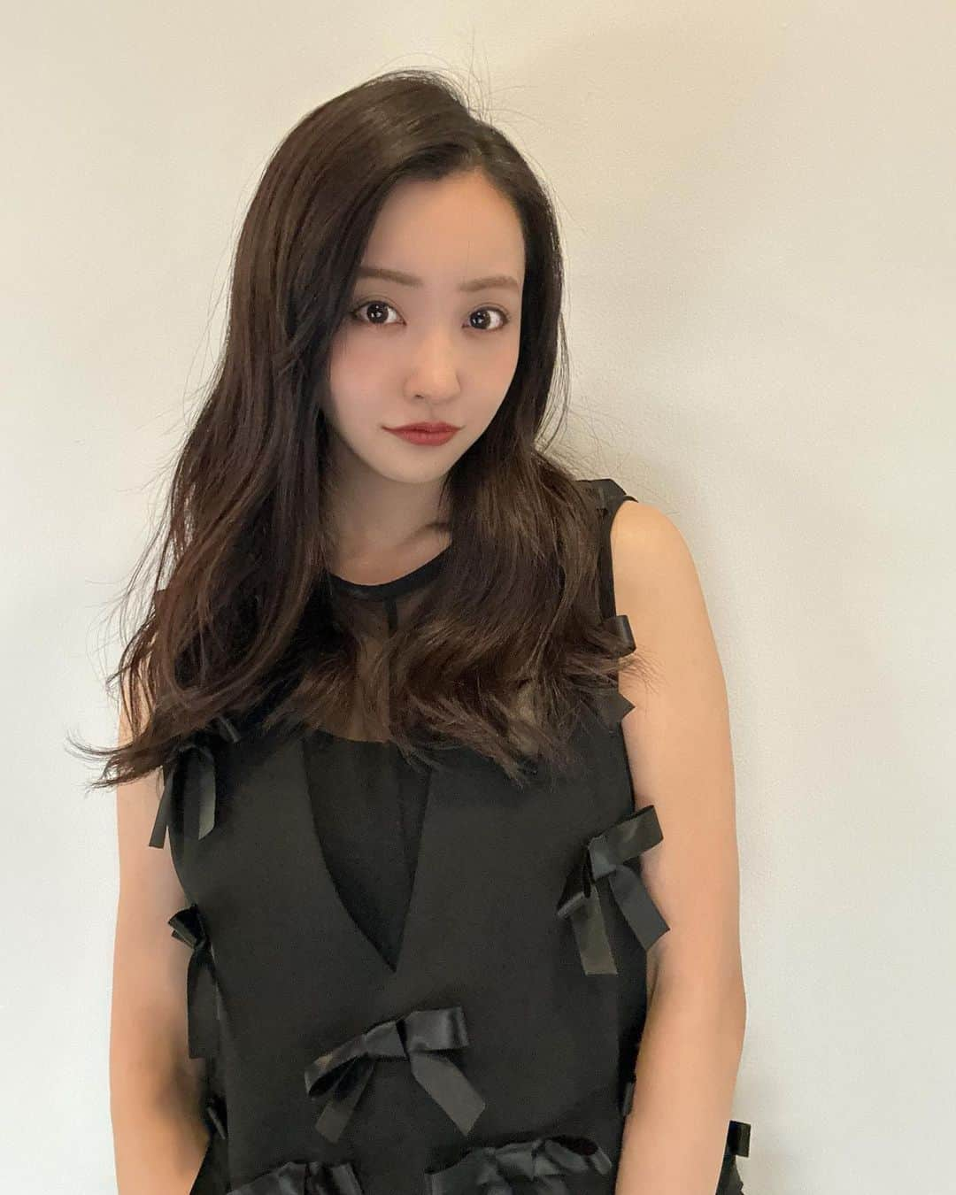 板野友美さんのインスタグラム写真 - (板野友美Instagram)「本日モノマネグランプリのお衣装⋈  #dress @dreamsisterjane  #pierce @vendomeaoyama_official  #ring @plusvendome_official  #fashion #154cm」5月2日 23時34分 - tomo.i_0703