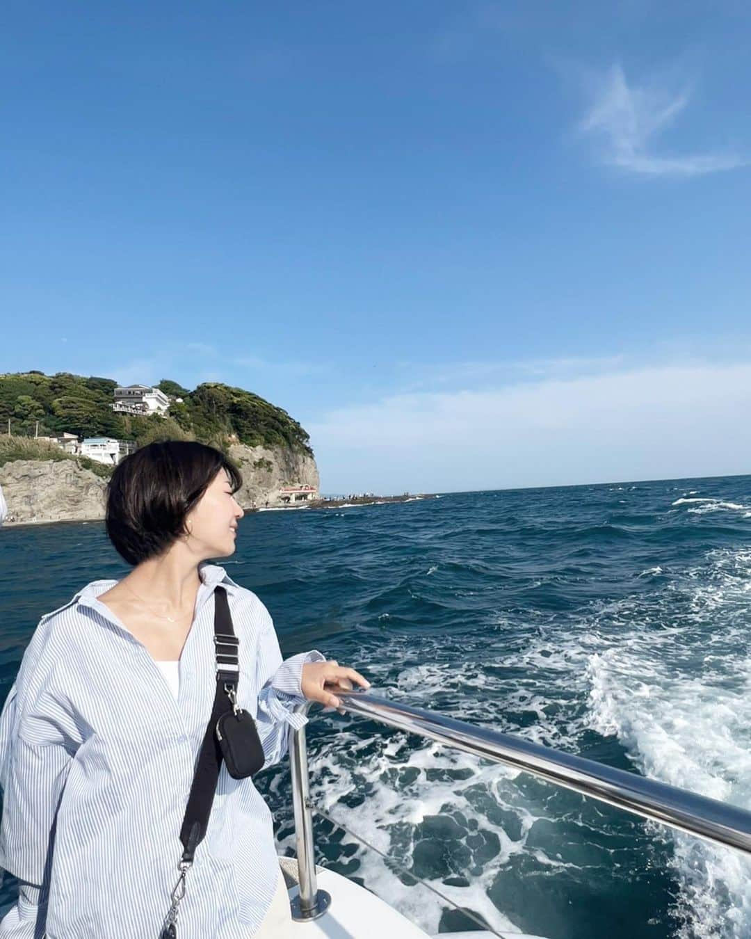 佐々木萌香さんのインスタグラム写真 - (佐々木萌香Instagram)「One-day trip in Hayama🚢⚓️ 想像以上のスピードで爽快感凄かった🐳  水ばっしゃんばっしゃんかかって 荷物びちょびちょになったの思い出🐟 爽やかな顔して楽しめるのは最初の10分くらいだけでした🐋  #葉山 #葉山クルージング #クルージング #葉山女子旅きっぷ  #葉山マリーナ  #葉山カフェ  #葉山グルメ  #葉山女子旅  #海 #船 #女子旅」5月2日 23時36分 - moeka_sasaki