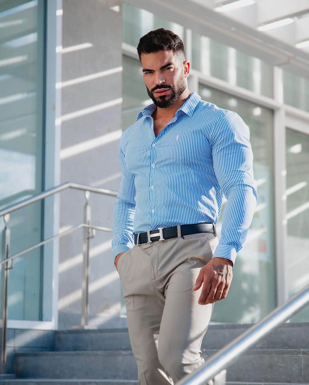 Sergi Constanceさんのインスタグラム写真 - (Sergi ConstanceInstagram)「👔 @fathersons_   New shirt & trousers collection Get 10% OFF with code SERGI 💸 Click link bio @fathersons_  #fathersons #style #class #men #best #fit」5月2日 23時39分 - sergiconstance